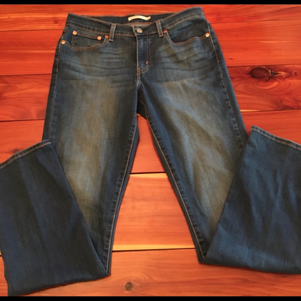 Ladies Levi 414 Relaxed Jeans